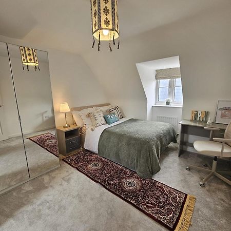 Modern Bed At Bicester Village, Kingsmere Экстерьер фото